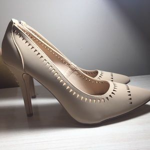 Cream Cutout Pumps